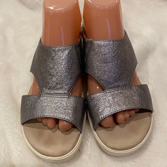 Johnston & Murphy Carly Metallic Silver Colored Comfort Wedge Sandals Size 9 EUC - Picture 2 of 12